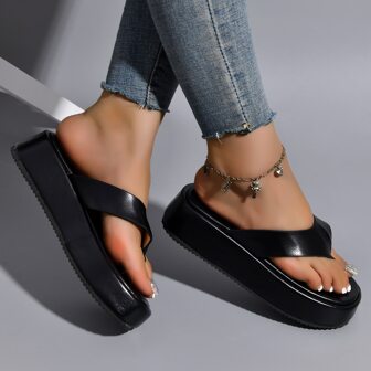 2023 New Summer Thick Soled Beach Flip Flops For Women, Fashionable And Casual Slip-on Slippers