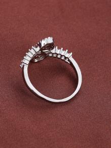 1 pieza Anillo con forma de corazón de cobre con detalles simétricos de circonita cúbica, apto para San Valentín, mamá, madre, Día de la Madre, regalo - Plateado - Ver 3