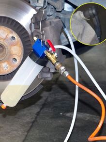 Car Brake Fluid Change Oil Change Tool Hydraulic Clutch Oil Pump Brake Fluid Drain Empty Replacement Drain Kit - White - View 1