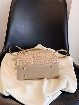 Utsökt, elegant, bärbar, trendig, mini, kakifärgad, rutig, fyrkantig väska med hänge för kvinnor, för damer, bästa personliga presenter för kvinnor, mamma och flickvänner, trendig affärsväska för kvinnor, perfekt för kontor, affärer och arbete, elegant väska för kvinnor