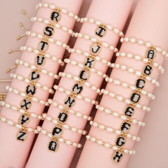 1 Stück Armband mit Anhänger Sommer Strand Stil natürlich weiß Frisches Wasser Perle, & Perle, Kupfer Detail, Geflecht Buchstabe Für Frauen , Einstellbare Länge