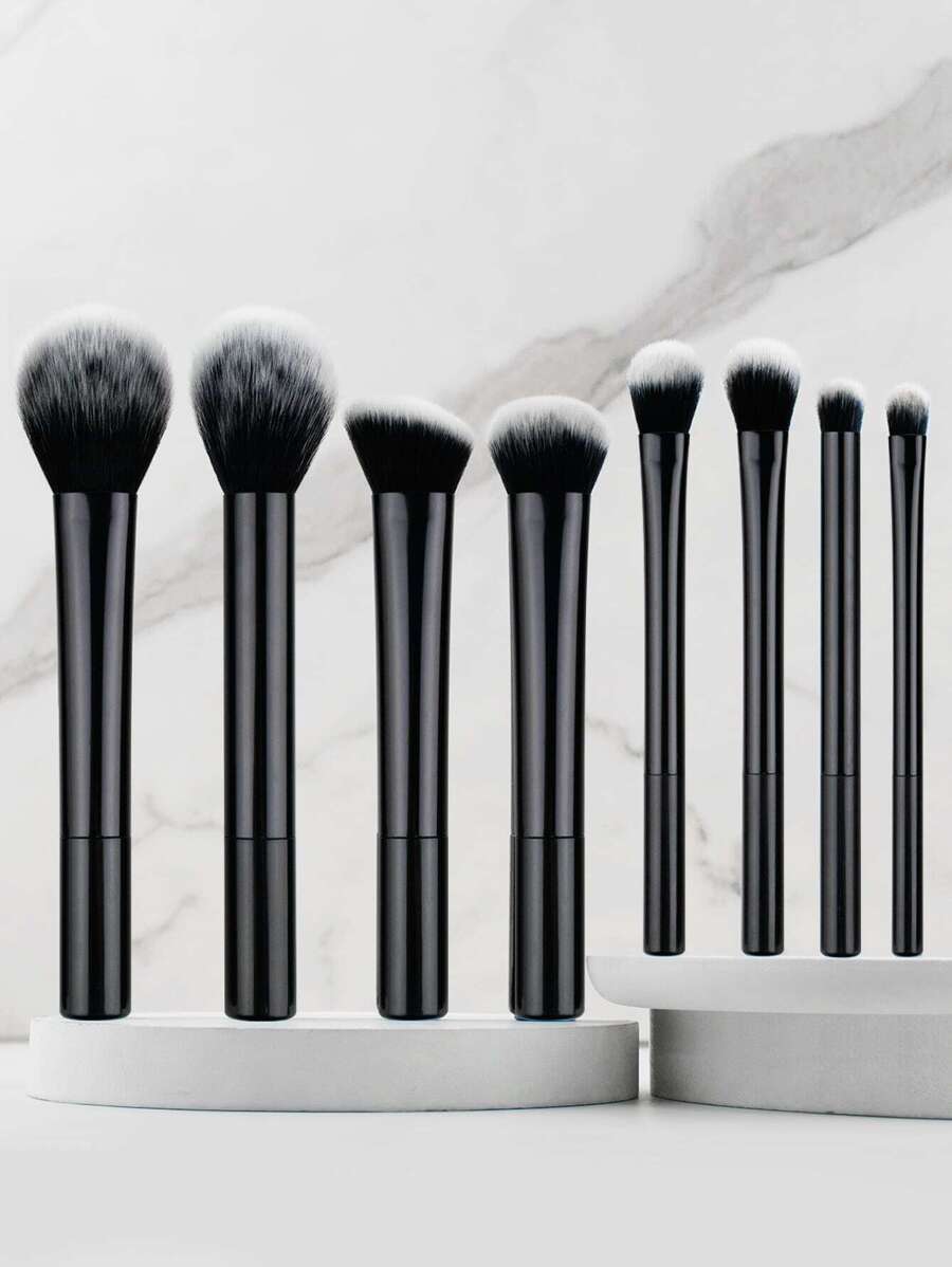 Kit di 8 pennelli per il trucco professionale di alta qualità e luccicanti di colore nero che include pennelli per cipria, fard, contouring, ombretto e illuminante con materiale per un look trucco impeccabile pennello trucco
pennelli trucco
pennelli occhi