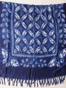 1入新款女性海軍藍色印花圖案休閑流蘇圍巾，適用於旅行和海灘、披肩、髮帶、包裹、禮物