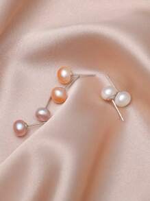 1 对天然仿珍珠耳环，配 S925 银针。银质耳塞有多种尺寸可供选择：3MM、4MM、5MM、6MM、7MM、8MM、9MM、10MM。仿珍珠，轻奢，优雅，简约优雅，仙女风格，适合毕业典礼、母亲节、情人节。时尚百搭，适合学院风、性感、简约，以及母亲节、情人节礼物、新娘珠宝配饰、婚礼回忆、返校季、约会和搭配配饰。 - 粉色 - 查看 7