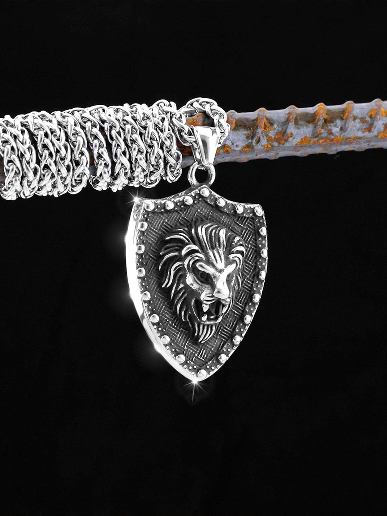 Collar Con Colgante De León En Color Acero - Blanco - Ver 1