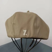 1入組卡其色PU皮革貝雷帽帽帶花卉圖案點綴,韓語風格八角形帽子,南瓜帽,甜美風和迷人的畫家帽,可愛秋天和冬天帽