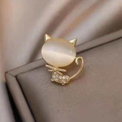 水鑽裝飾貓形領結胸針至安全服裝和防止