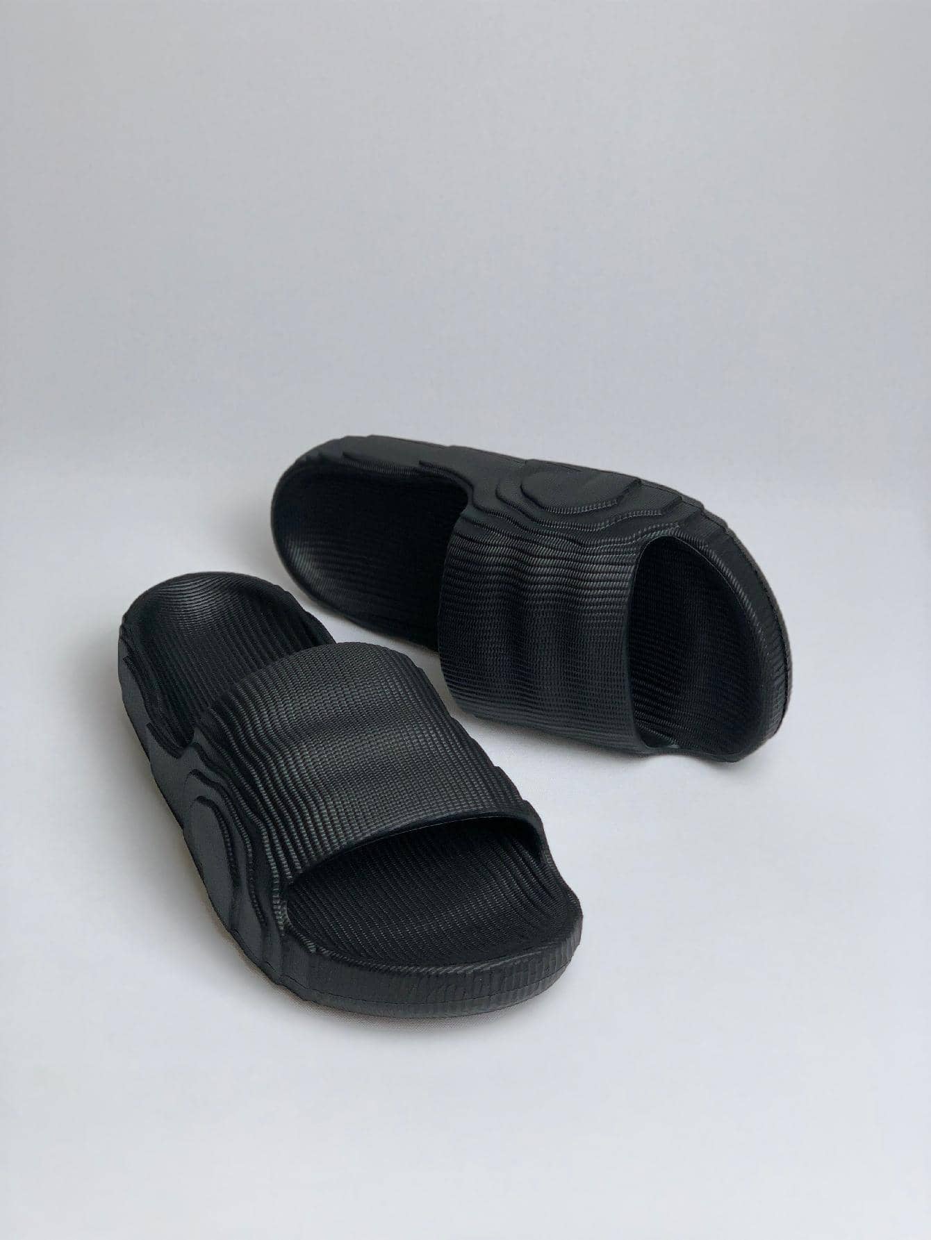 Men Flip Flops & Slides - 黑色 - 查看 1