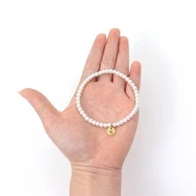 1 chiếc vòng tay bằng thép không gỉ khắc chữ cái đầu dành cho phụ nữ, vòng tay hạt ngọc trai giả thủ công dành cho phụ nữ - trắng - Xem 3