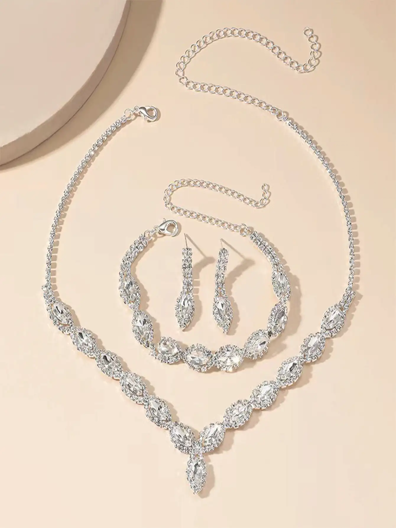 3入組銀色新娘珠寶套裝,包括項鍊、耳環和手鐲 - 銀色 - 查看 2