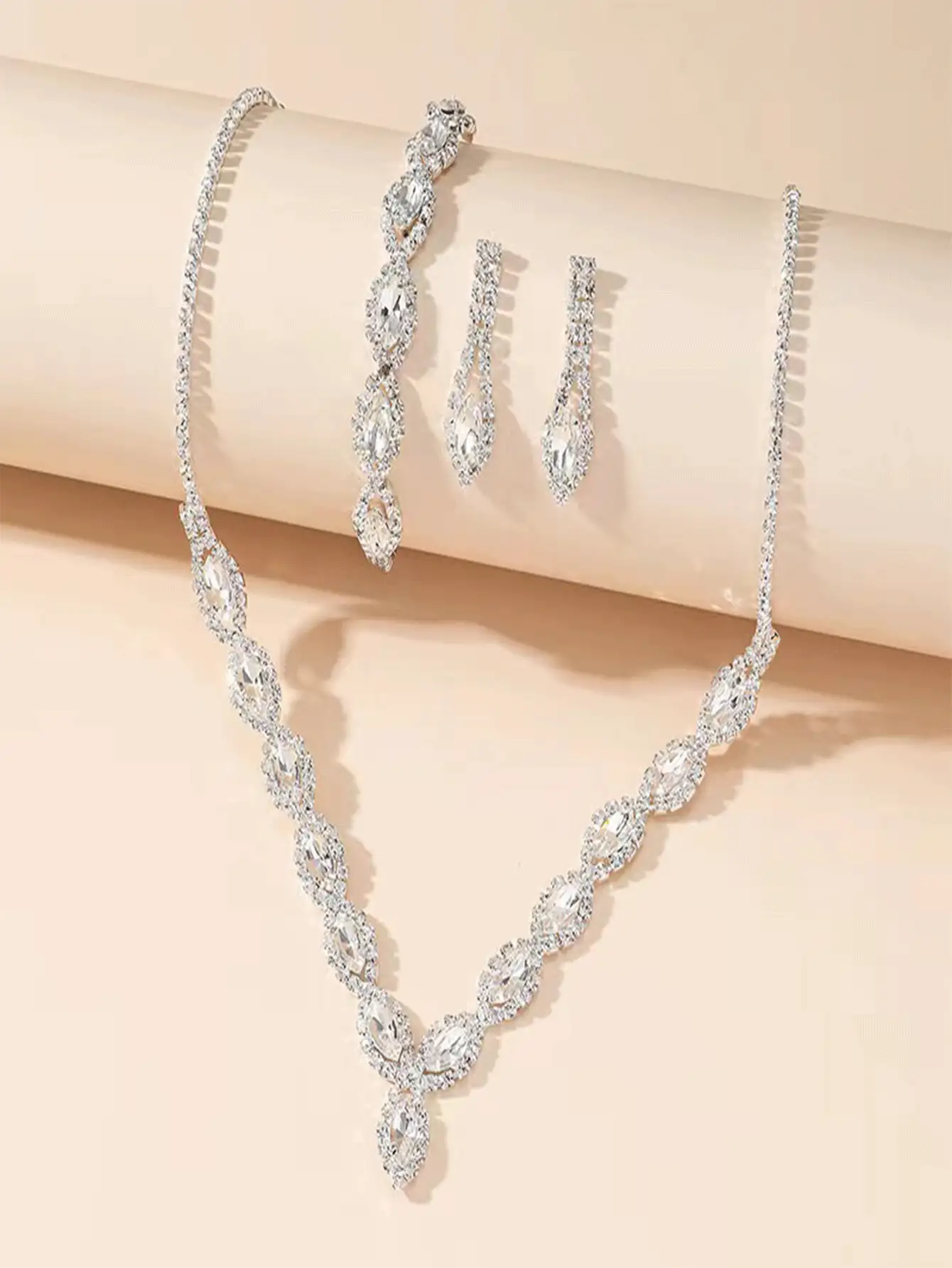 3入組銀色新娘珠寶套裝,包括項鍊、耳環和手鐲 - 銀色 - 查看 3