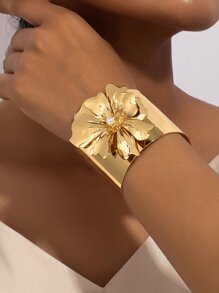 1pc Metal Wide Band With Floral Design Fashion Bracelet - Yellow Gold - View 1