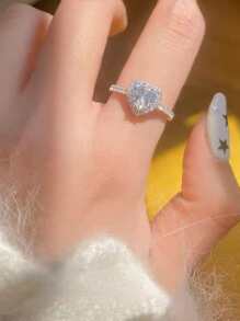 方晶鋯石愛心裝飾銀婚戒適合女士新娘婚禮精細首飾類 - 銀色 - 查看 4