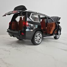 1 件黑色商务越野车模型，锌合金制成，带可打开的车门，儿童仿真玩具车可作为生日礼物