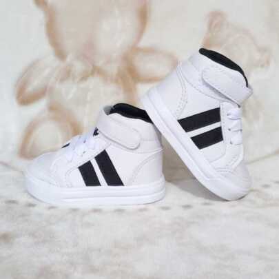 Tênis cano alto estilo botinha de bebê branco com faixa preta unissex infantil