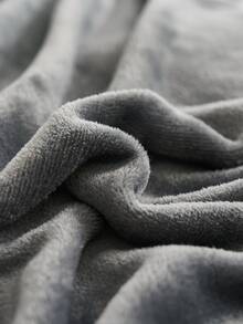 1pc Minimalist Solid Color Plush Blanket, Elegant And Simple, Soft And Warm, Suitable For Bedroom, Guest Room And Sofa - Dark Grey - View 4