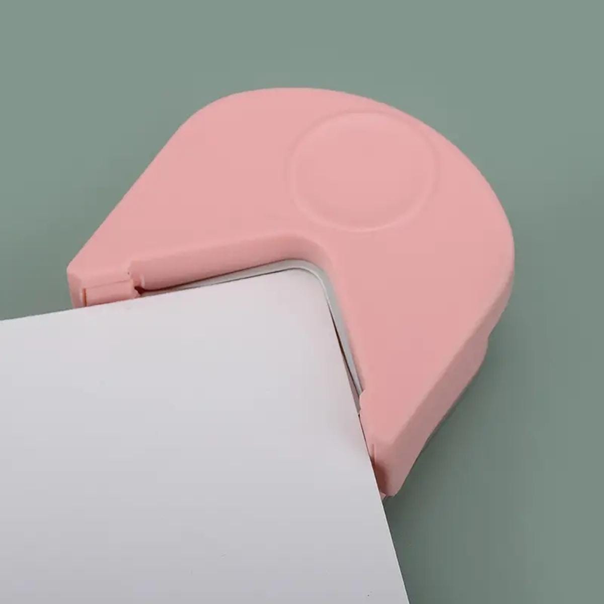 1pc Pink Card Photo Pointelle Cutter Round Corner Trimmer Punch Paper