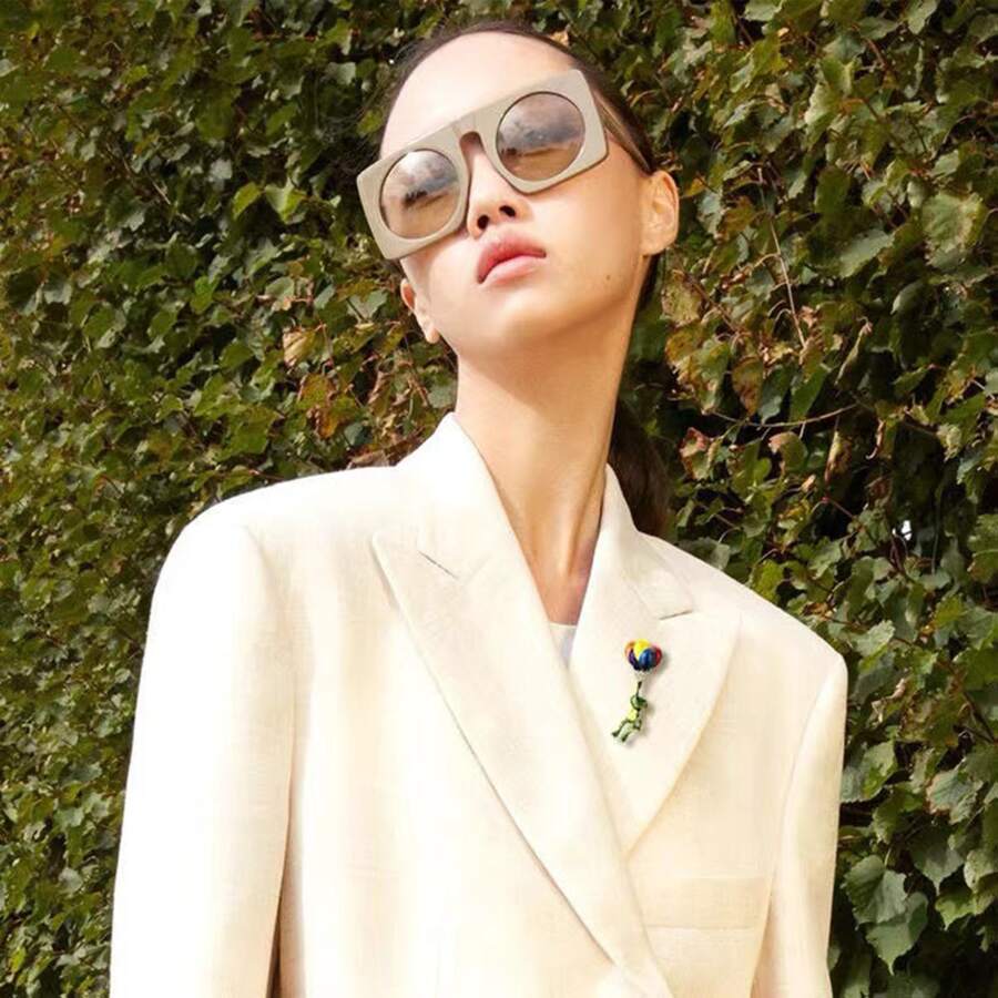 1pc Lovely Balloon Shaped Brooch With Frog Design Pin & Collar Button, Preventing Light Leakage - Multicolor - View 1