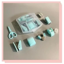 8入組薄荷綠色文具套裝,含蛋白石糖果色文具收納盒,包括訂書機、打孔器、訂書釘拆除器、膠帶分配器、透明膠帶、鉛筆筆筒、剪刀、500pcs訂書釘,適用於女孩和女性的學校和辦公室用品,方便的明膠盒包裝,是學生和白領的理想禮物 - 薄荷綠 - 查看 6