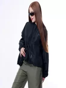 Corta Vento Com Zíper, Capuz e Bolso Canguru com Estampa Militar