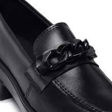 Mocassim Feminino Corrente Dourada Moderno Confortável - Preto - Visão 2