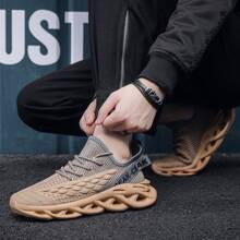 Men's Sports And Leisure Shoes With Letter Pattern And Lacing