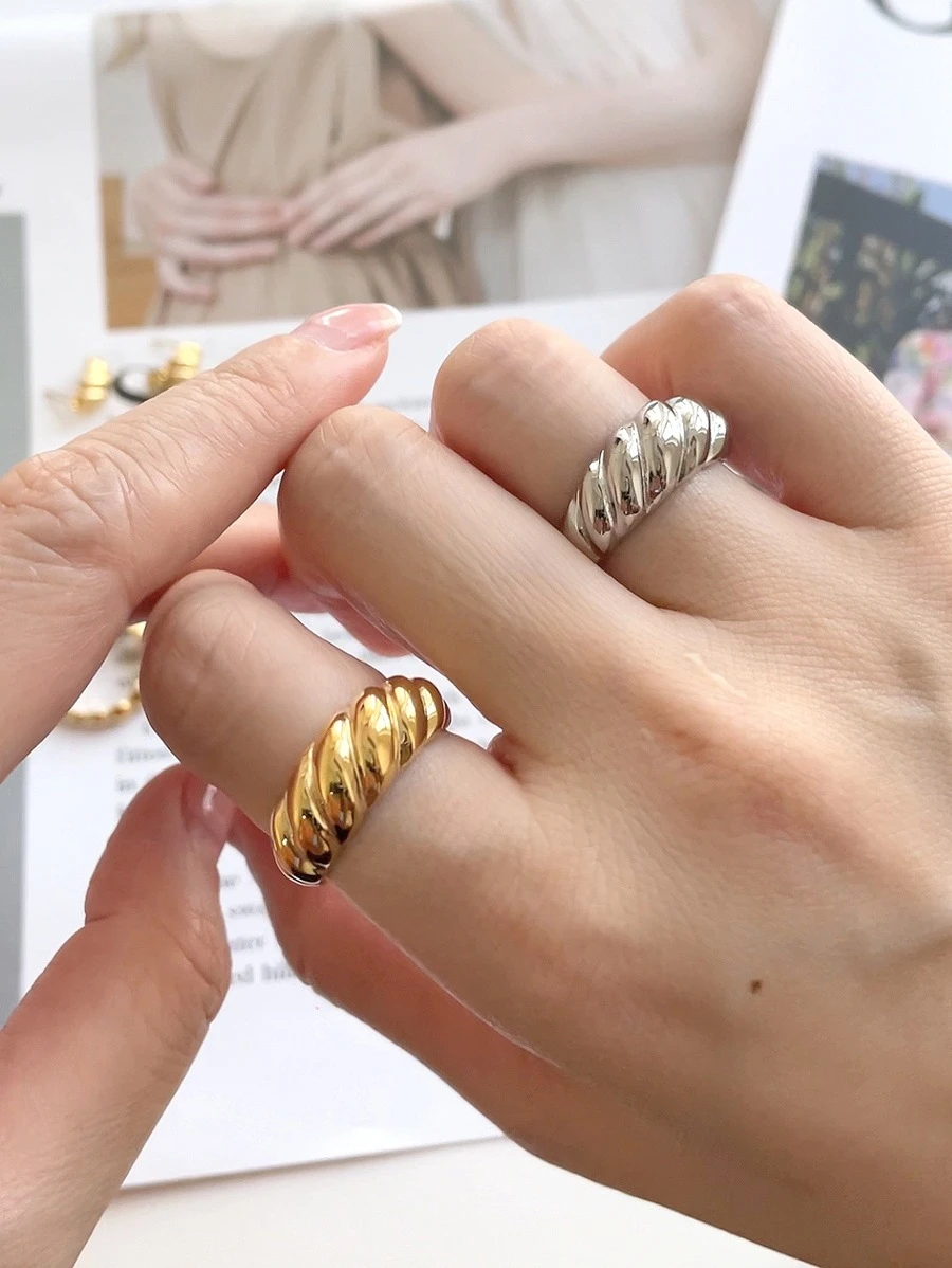 Metallic Textured Ring - chain twist - View 1