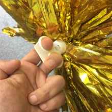 2入組雙孔紅色的啦啦隊小絨球 - 紅色 - 查看 3