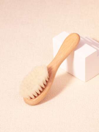 1支小号柔软纯羊毛新生儿发刷，带手柄，木柄，适用于美发沙龙和家庭使用，用于清洁颈部和梳理碎发，是理发店美容旅行必备品、返校季必备品、旅行度假必备品、女士发饰、后梳、理发配件、吹风机、头发、理发师、发刷、发饰、吹风机、头发、配件、发饰、发刷、头发护理、卷发刷、理发师、理发配件、美发设备、旅行必备品、旅行必备品、发型、美发、头发、旅行、发饰、发刷、头发护理、理发师、理发配件、理发店、美发设备