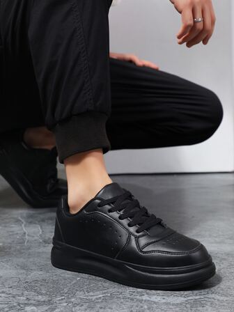 2023夏天男士流行運動鞋,輕便透氣平底鞋帶柔軟的防滑鞋底,時尚低胸白色休閒運動鞋適用於舒服的運動活動