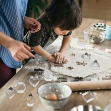 30 szt. Foremek do ciastek i kremówki, Okrągłe foremki do ciastek w kształcie kropli wody, w kształcie serca, w gwiazdki i kwiatki, w geometryczne wzory, Mini zestaw foremek do ciastek do samodzielnego pieczenia, kanapki, owoce ze stali nierdzewnej, 10 kształtów
