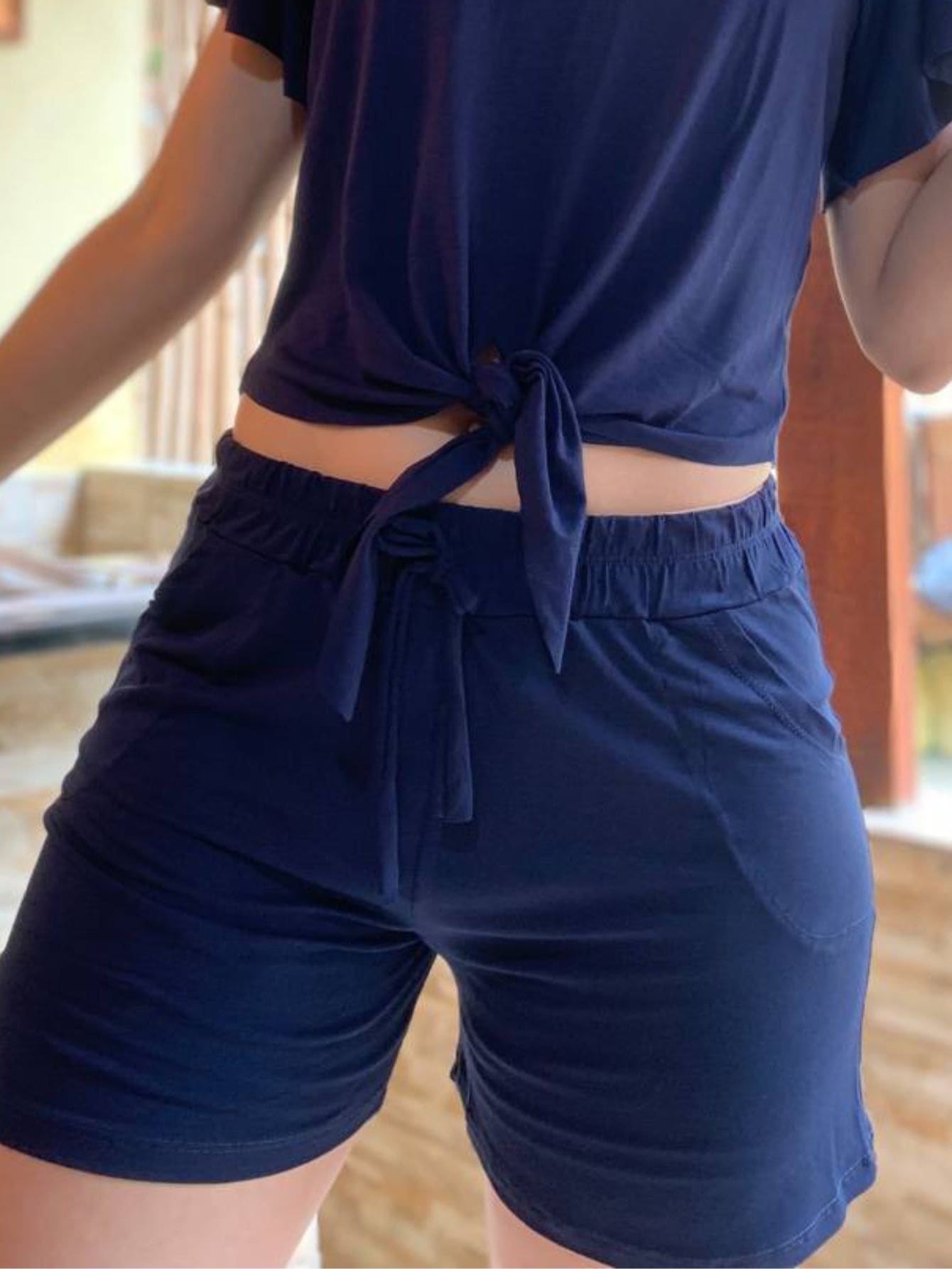 Short Feminino em Viscolycra Cintura Média com Bolso SÓ SHORT