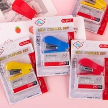 1入組隨機色可愛迷你釘書機套裝帶起釘器和訂書釘,學校辦公室用品 - 彩色 - 查看 1