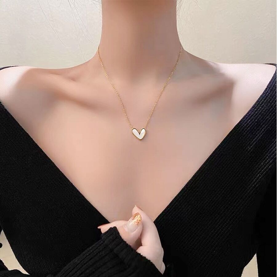 1 件女士简约优雅爱心形仿珍珠母贝吊坠项链，设计师风格，时尚性感金链休闲情人节 - 金色 - 查看 1