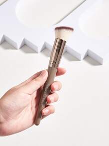 Princess Rose 便携式棕色斜角粉底刷，刷毛柔软蓬松，易于上粉，斜角设计贴合脸型，打造自然轻薄妆容，可作粉底刷、遮瑕刷、腮红刷、修容刷、古铜粉刷、散粉刷等，赠品 - 巧克力棕 - 查看 6