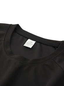 2入組男款寬鬆運動短袖t恤,透氣網眼材質,適用於夜跑、跑步、訓練等場合,適合男士健身服裝 - 黑與白 - 查看 8