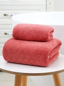 1pc Thickened Coral Fleece  Checkered & European Flower Pattern Towel With Hook For Face Washing And Bathing - Red - View 1