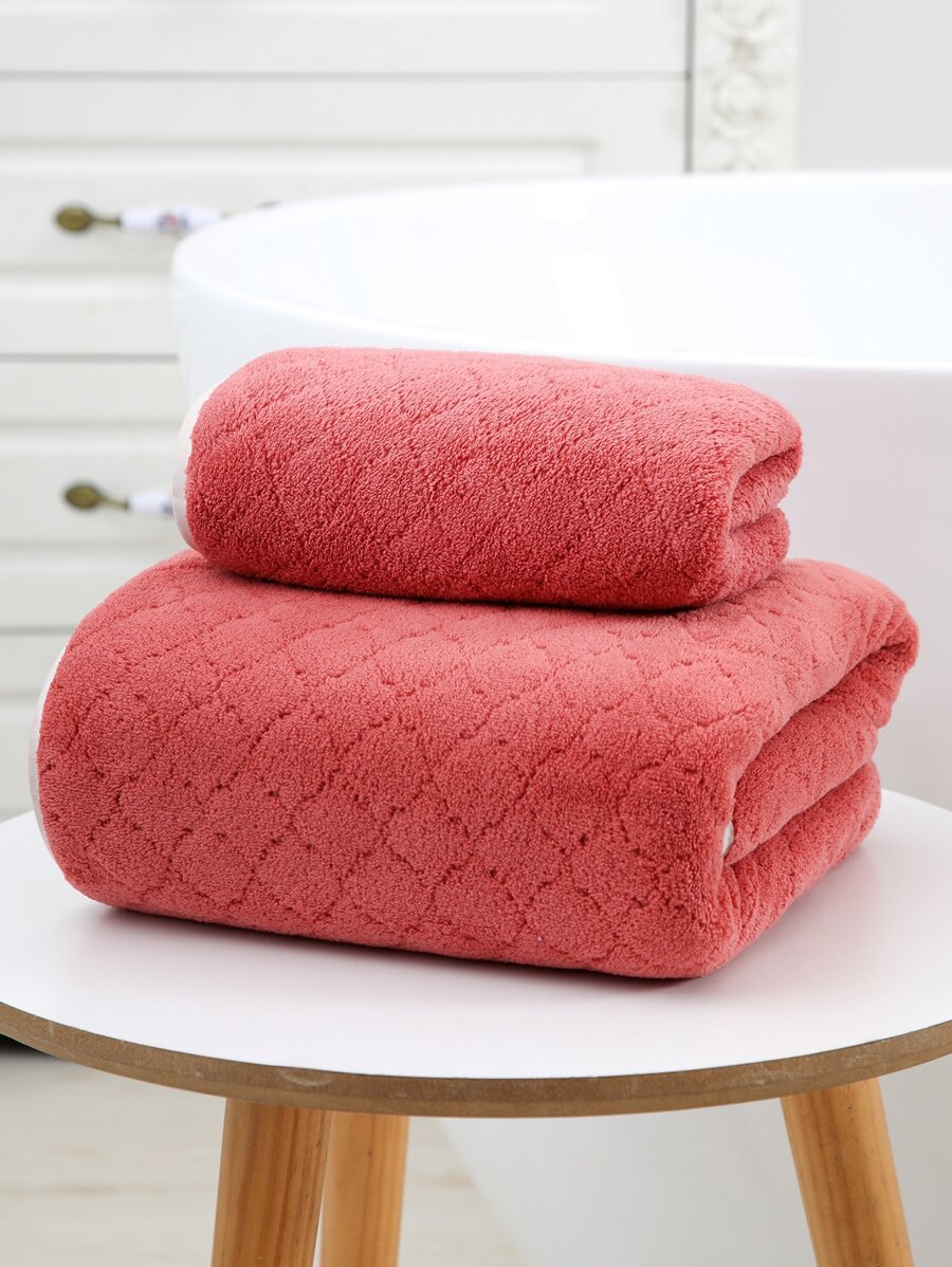 1pc Thickened Coral Fleece  Checkered & European Flower Pattern Towel With Hook For Face Washing And Bathing - Red - View 1