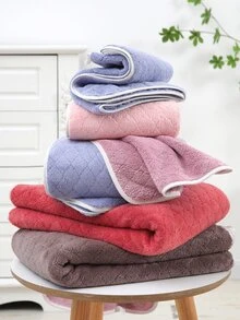 1pc Thickened Coral Fleece  Checkered & European Flower Pattern Towel With Hook For Face Washing And Bathing - Red - View 7
