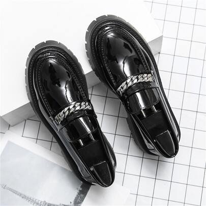Giày lười nam công sở - Giày lười da bóng có gót cao, đính tua rua và hạt cườm, thích hợp cho thợ làm tóc.
