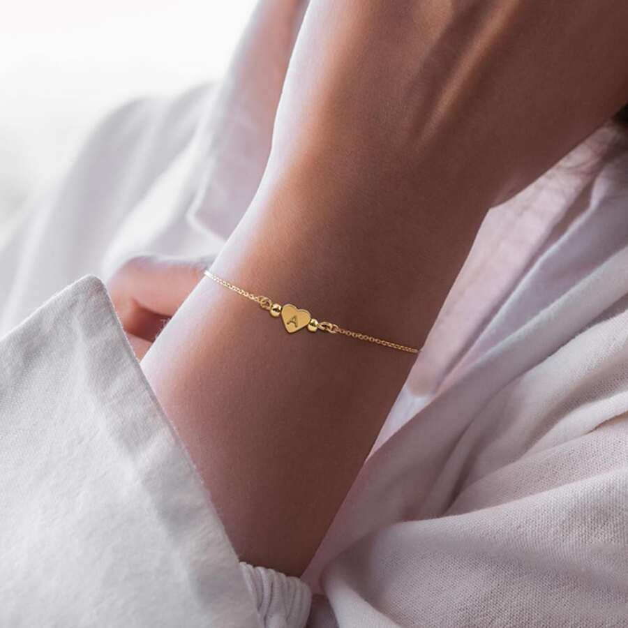 26個心形首字母手鍊，優雅不鏽鋼女士手鍊 - 金黃色 - 查看 1