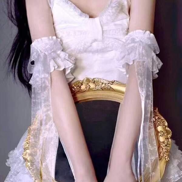 A Pair Of Women's White Lace Fairy-Like Sweet Bow Long Ribbon Sleeves Suitable For Daily Dating And Outings Witch Valentine's Day