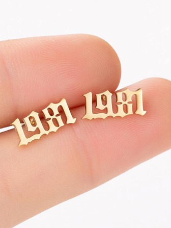 1对不锈钢字母和年份数字耳钉