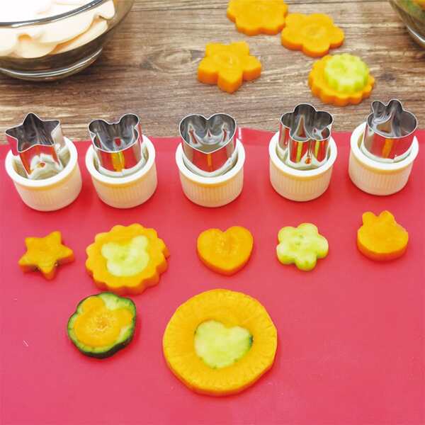 Conjunto de 5 peças de cortadores de legumes e frutas em aço inoxidável com alça segura, incluindo molde de corte em formato de flor, adorável molde de modelagem de salada de frutas, molde mini para biscoitos de cozinha, utensílios de frutas e legumes, itens de cozinha, cortador, alimentos, saladas, decoração, armazenamento, festa, aniversário.
