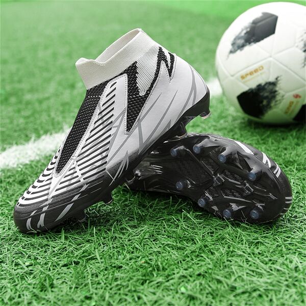 New Design Training Football Shoes With Contrasting Stripes And One Piece Upper Ronaldo  Cleats