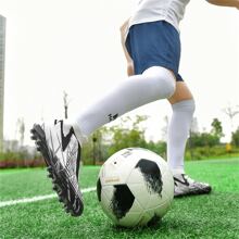 New Design Training Football Shoes With Contrasting Stripes And One Piece Upper Ronaldo  Cleats