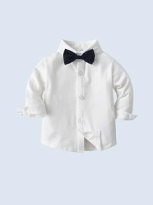 三件套婴儿服装套装 - 白色衬衫、灰色背心和带领结的裤子，适合生日派对、婚礼、节日和婴儿派对等场合。
