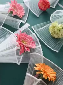 1 件波浪纱布和仿珍珠网和人造玫瑰花束包装，适用于 DIY 插花或花店装饰， - 白色 - 查看 3