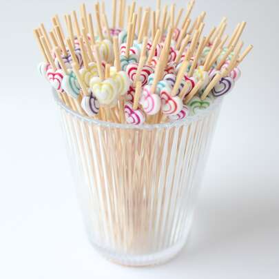 100 件一次性彩色條紋心形竹籤，適合派對、酒吧、裝飾品、水果、蛋糕、零食適合聚會、家庭使用