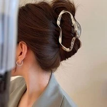 1pc Ladies' Asymmetric Geometric Metal Claw Clip, Suitable For Daily Wear - Silver - View 2